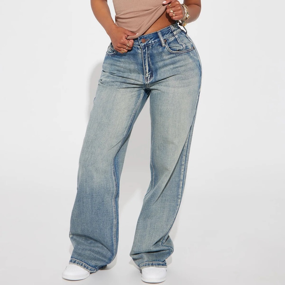Ain't That Sweet Tinted Baggy Jeans - Light Wash - Size 11
